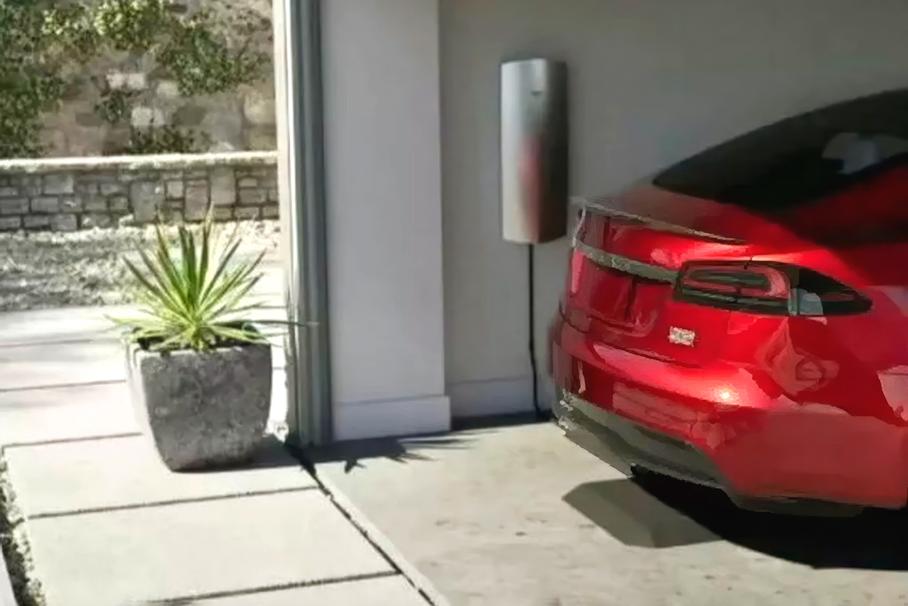 Электрокары Tesla могут получить беспроводную зарядку