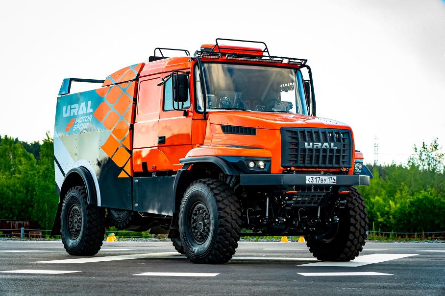 «Урал» представил гоночный грузовик для ралли-марафона