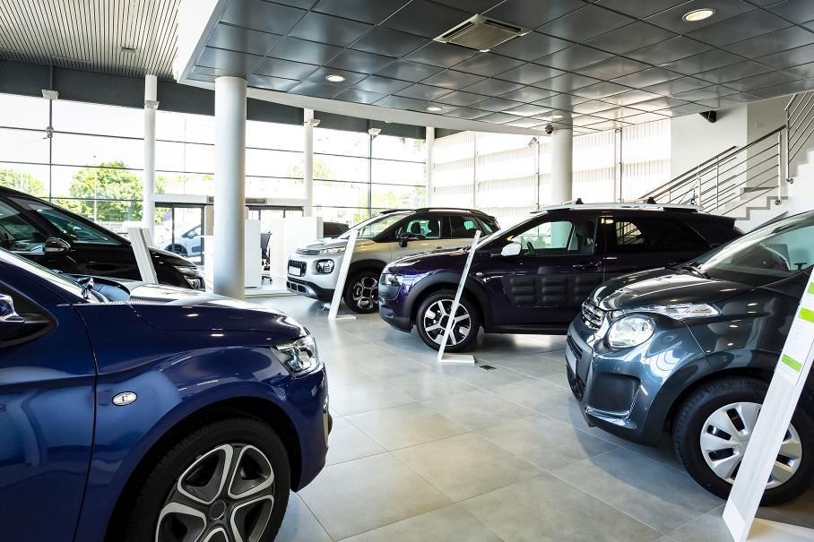 Стало известно, насколько подорожают новые иномарки из-за курса валют