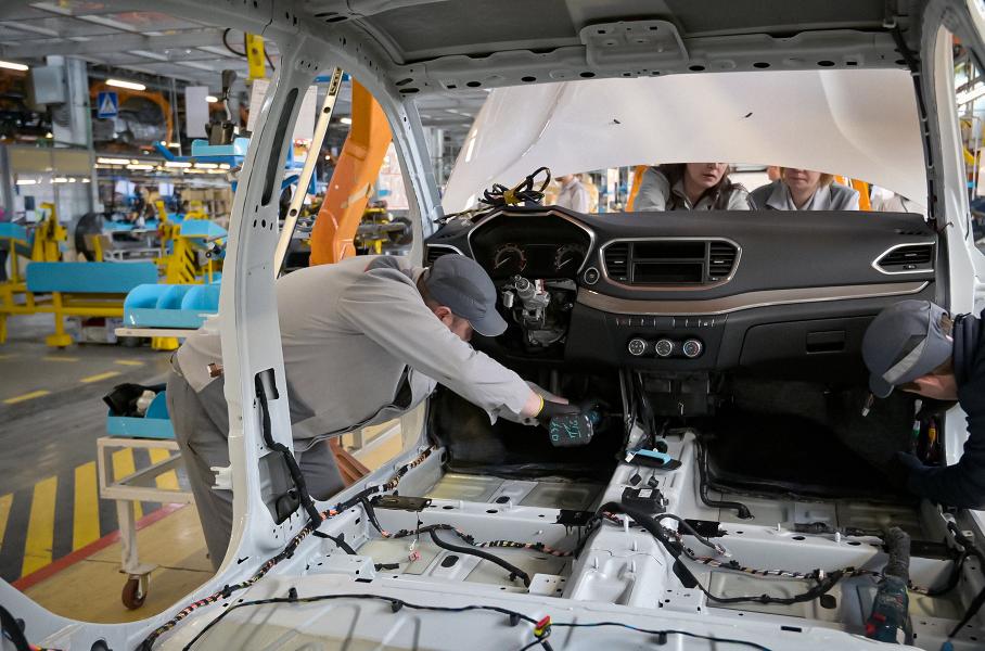 «Москвич», ГАЗ и КАМАЗ возобновили производство