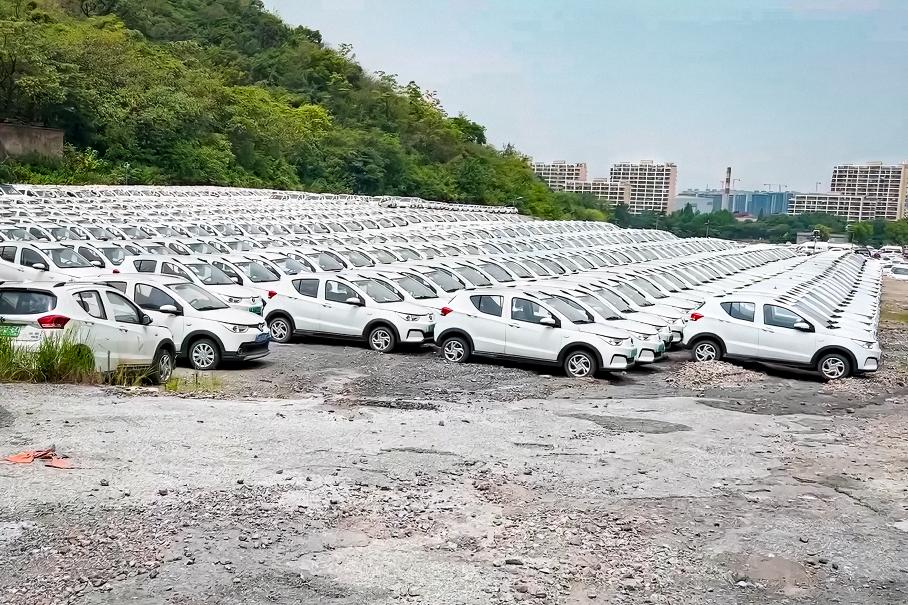 Видео: в Китае обнаружили кладбище электромобилей