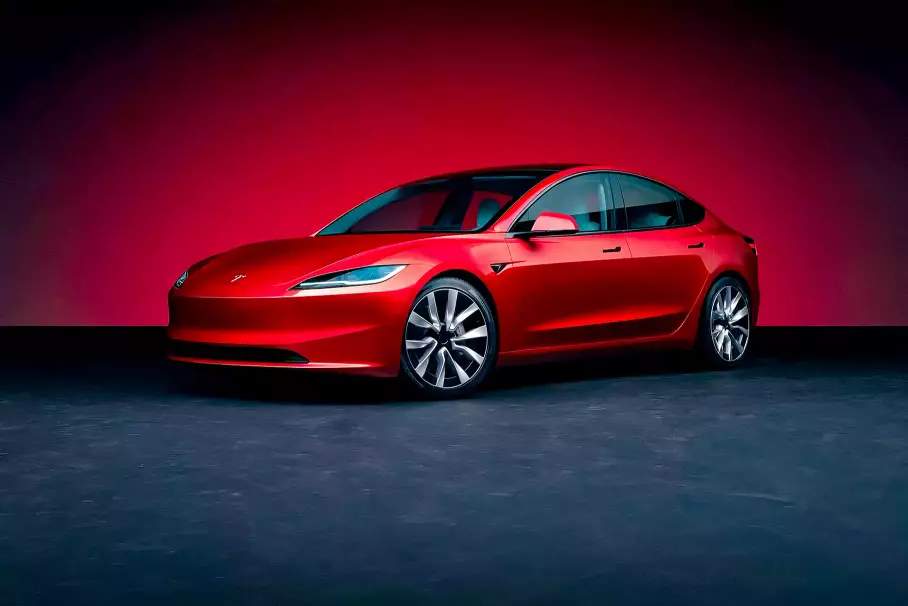 Самый мощный Porsche Cayenne, обновлённая Tesla Model 3 и суперкар Alfa Romeo: главное за неделю