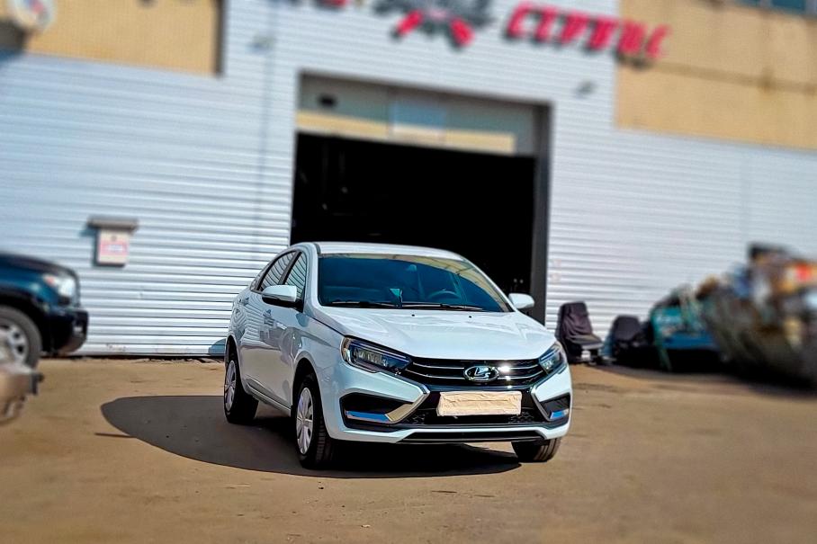 Блогеры разобрали новую Lada Vesta и проверили ее безопасность
