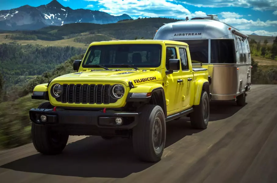 Седан Cadillac с гигантским 33-дюймовым экраном, Jeep без дизеля и рестайлинг самого популярного пикапа Ford: главное за неделю
