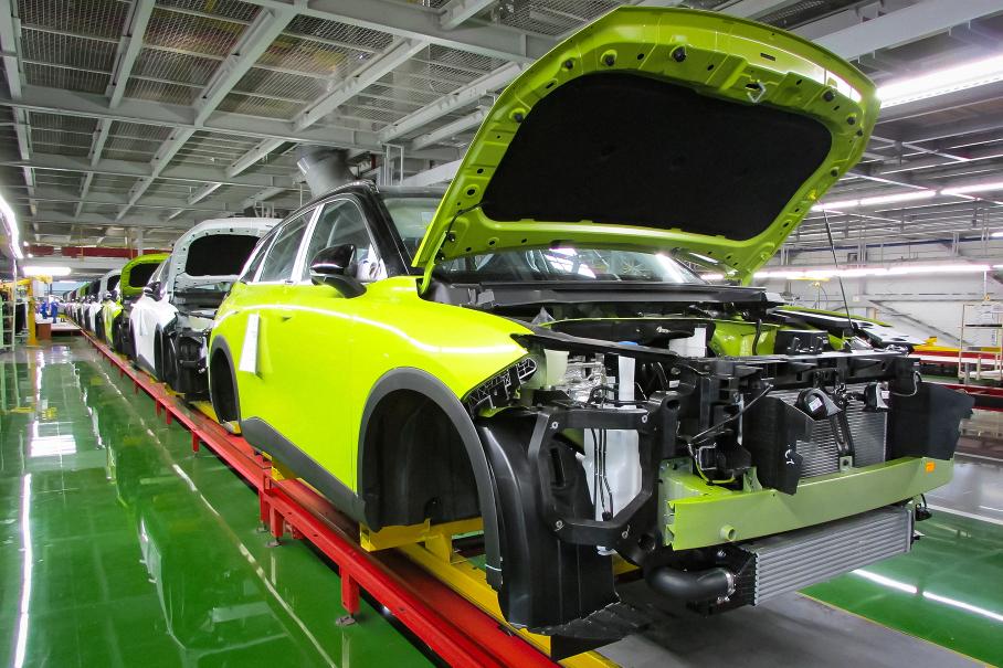 Мантуров заявил о восстановлении российского автопрома