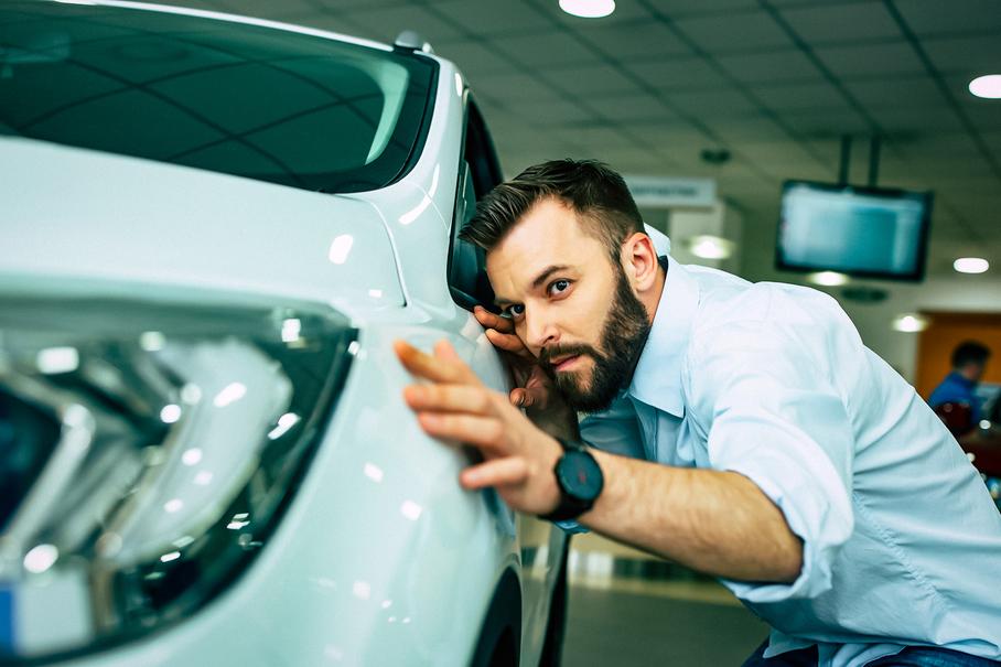 Траты россиян на легковые автомобили выросли почти вдвое