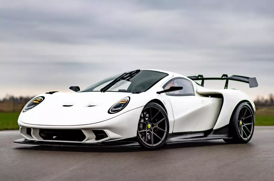 В Литве построили гоночный спорткар с мотором V10. Его продают по частям