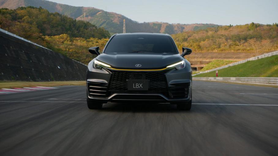 Lexus показал «заряженный» кроссовер с турбомотором от GR Yaris