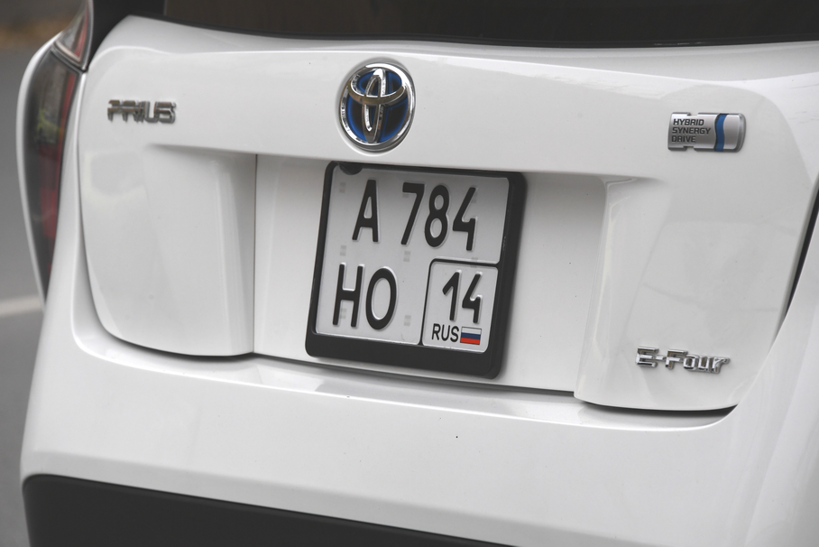 Латвия приготовилась конфисковывать машины на российских номерах