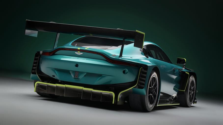 Новый Aston Martin Vantage официально получил гоночную версию