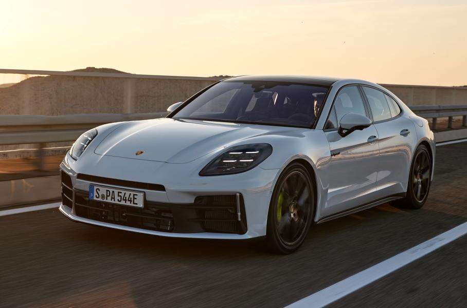 Представлены две новые гибридные версии Porsche Panamera