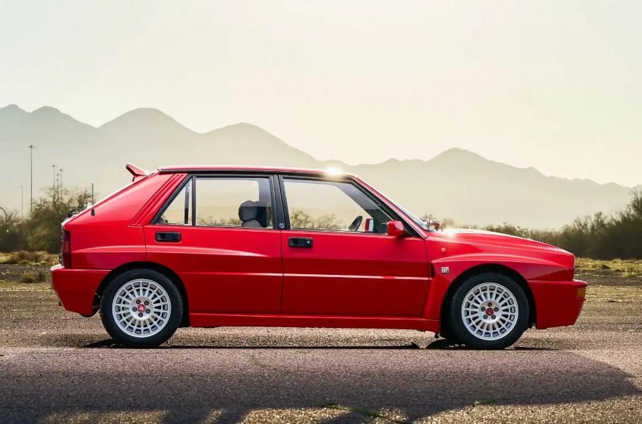 В продаже появилась Lancia Delta Integrale шеф-дизайнера Stellantis