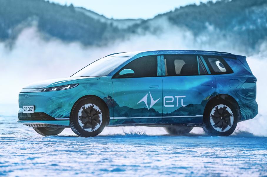 Dongfeng вывел на тесты трехрядный кроссовер eπ 008