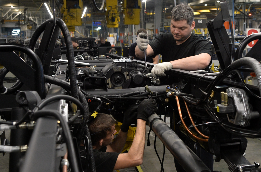 Власти хотят помочь автопрому создать отечественную платформу для легковушек