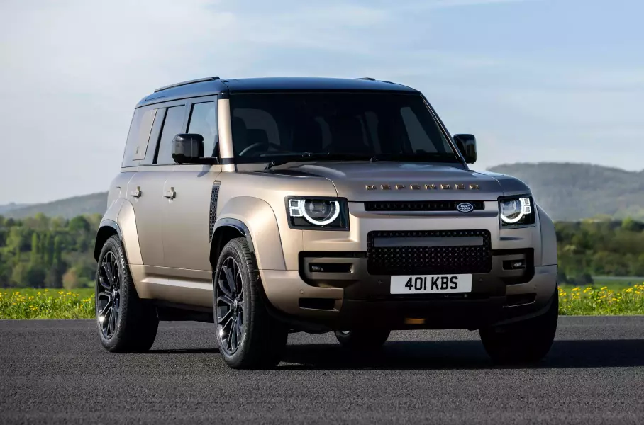 Мощнейший Land Rover Defender, первая Pagani Huayra с механической коробкой и прощальный Ram с V8 от Hennessey: главное за неделю