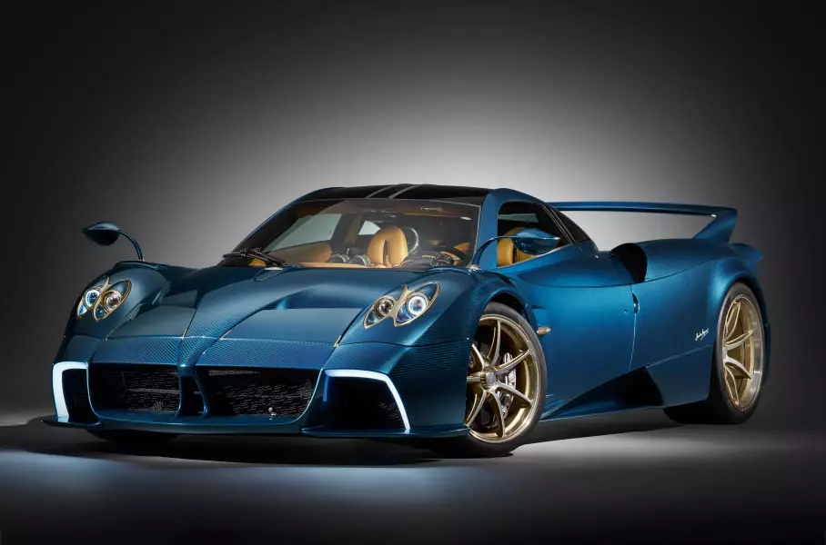 Мощнейший Land Rover Defender, первая Pagani Huayra с механической коробкой и прощальный Ram с V8 от Hennessey: главное за неделю