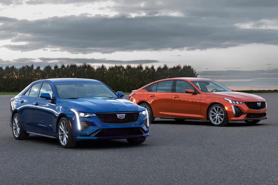 Cadillac CT4-V и CT5-V (справа)