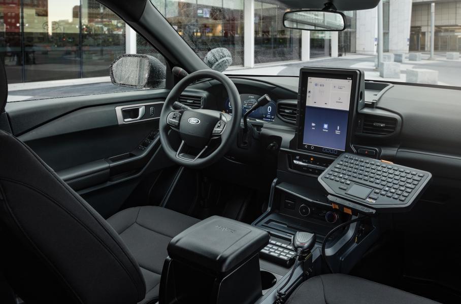 Ford представил обновленный полицейский Explorer с режимами «преследования» и «слежки»