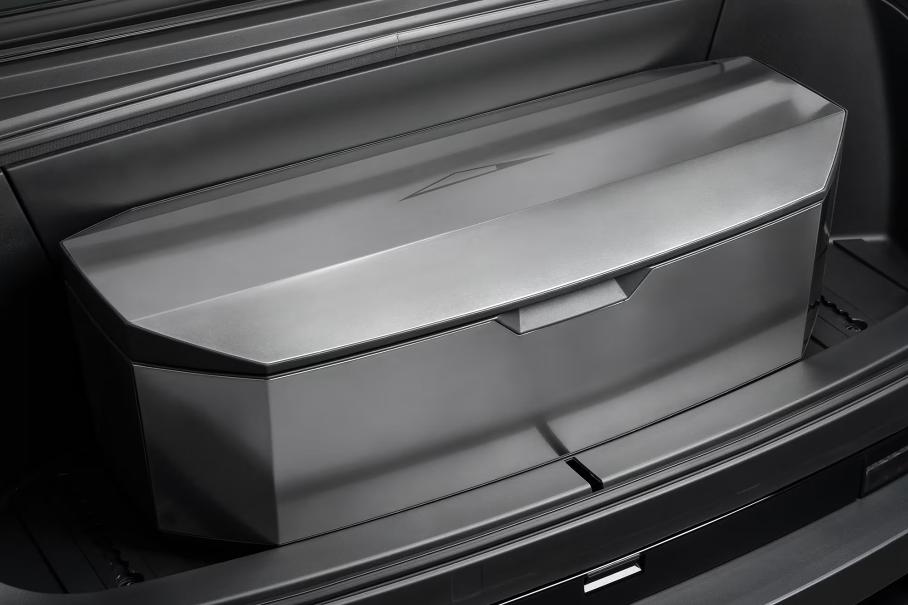 Среди аксессуаров Tesla появился термобокс, похожий на бачок унитаза