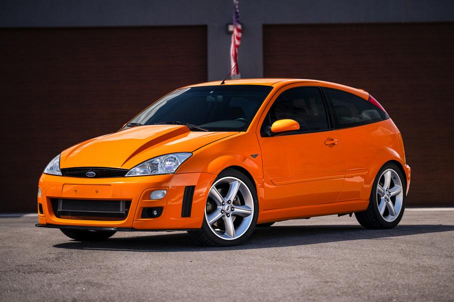 Непримечательный 23-летний Ford Focus продали дороже нового Ford Mustang