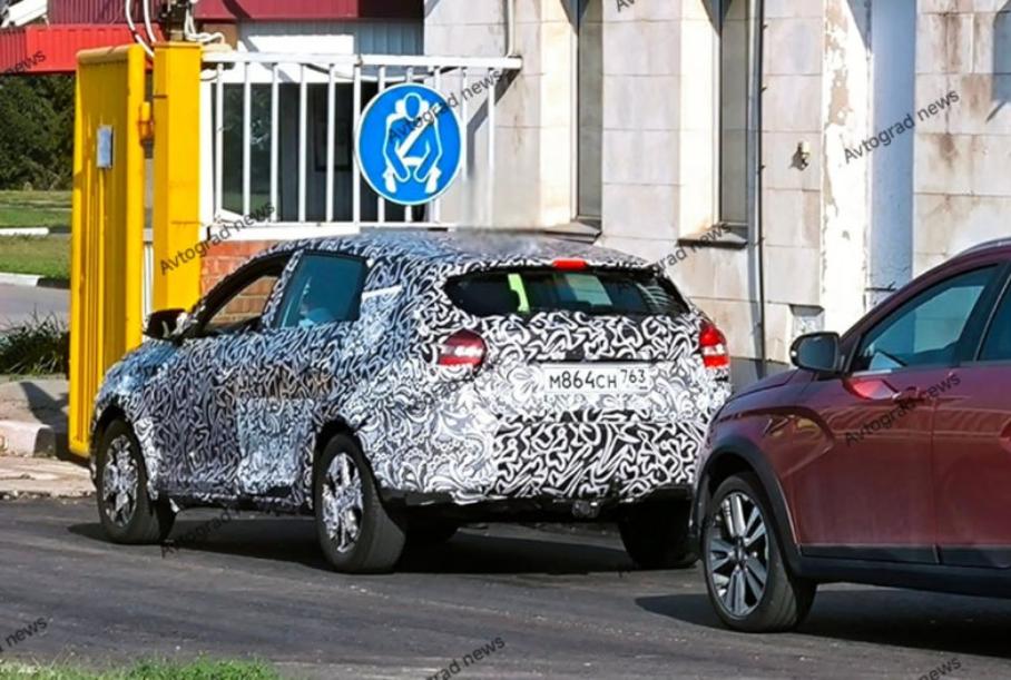 Наглядное сравнение: Lada Iskra SW сфотографировали рядом с Lada Vesta SW