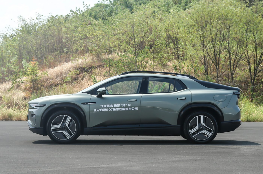 Changan раскрыл цену кроссовера-трансформера, который превращается в пикап