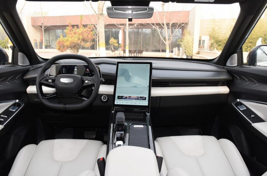 Салон китайского Geely Atlas Cool