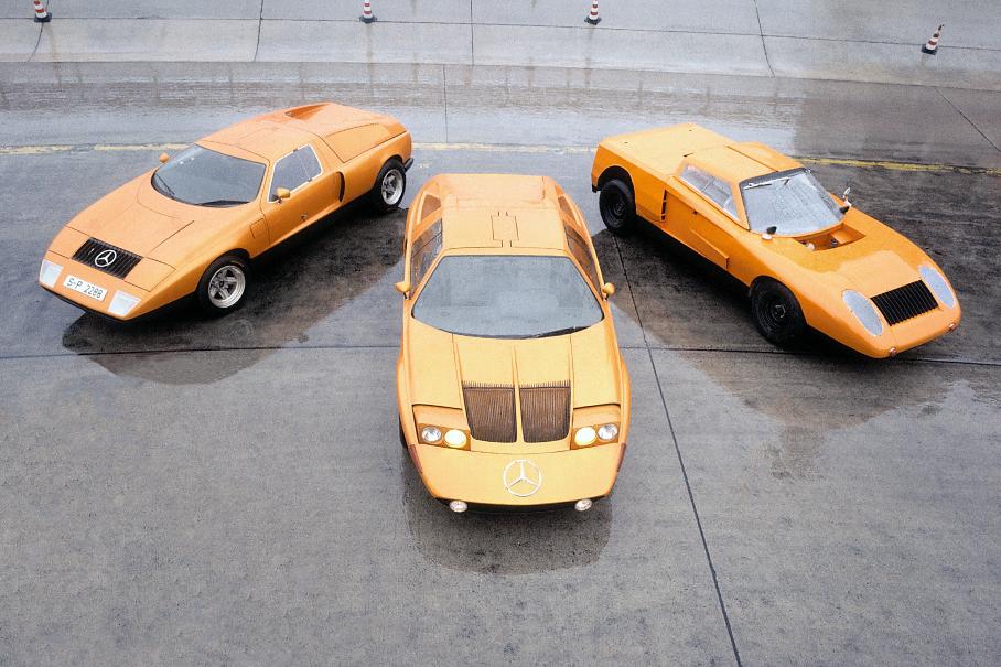 Даже фотографий первой версии C111 осталось мало. Она слева. А справа ещё менее известный ранний прототип под названием Hobel. В середине — С111-II.