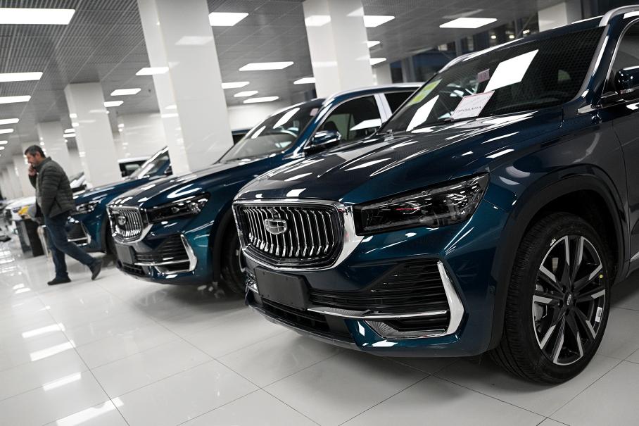 На российских складах сокращается количество китайских автомобилей