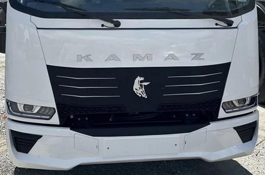 КамАЗ начал продавать грузовики с новыми отечественными фарами