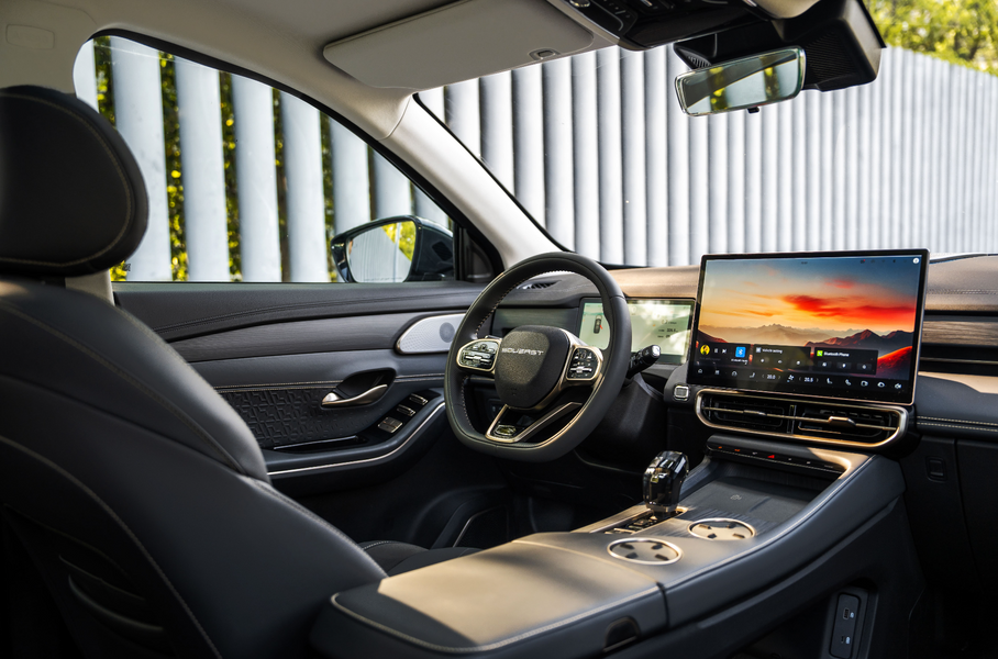 Каким будет салон кроссовера Soueast S09 для России