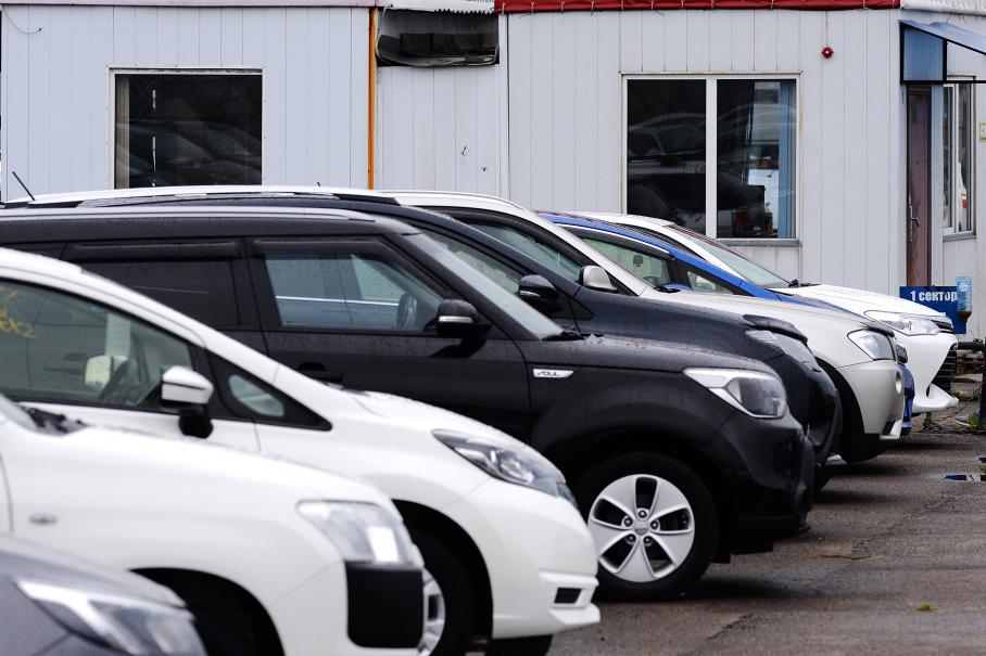 В России распродают автомобили должников: цены стартуют от 40 тысяч рублей