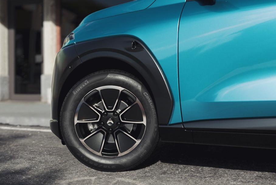Pirelli изготовит шины для российских электрокаров Атом