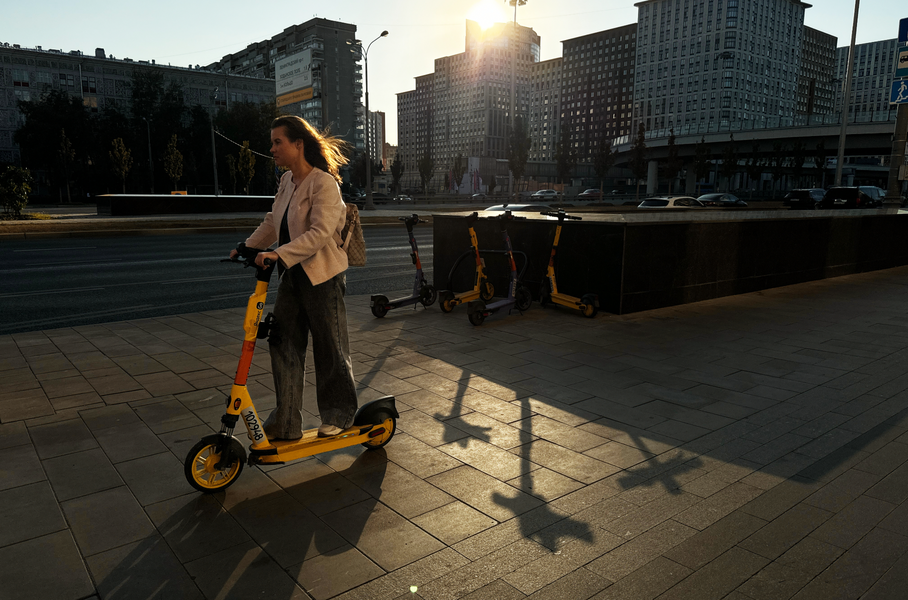 На электросамокатах запретят ездить детям младше 16 лет