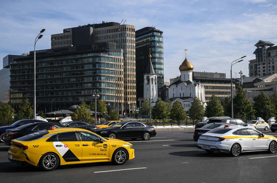 В Госдуме предложили аннулировать водительские права мигрантов при нарушении ПДД