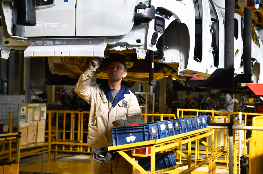 Власти пообещали защитить АвтоВАЗ от засилья иномарок