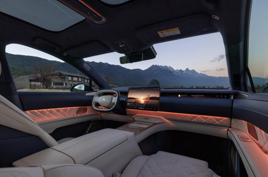 Китайцы начали продажи 707-сильного суперседана: дешевле ожидаемого