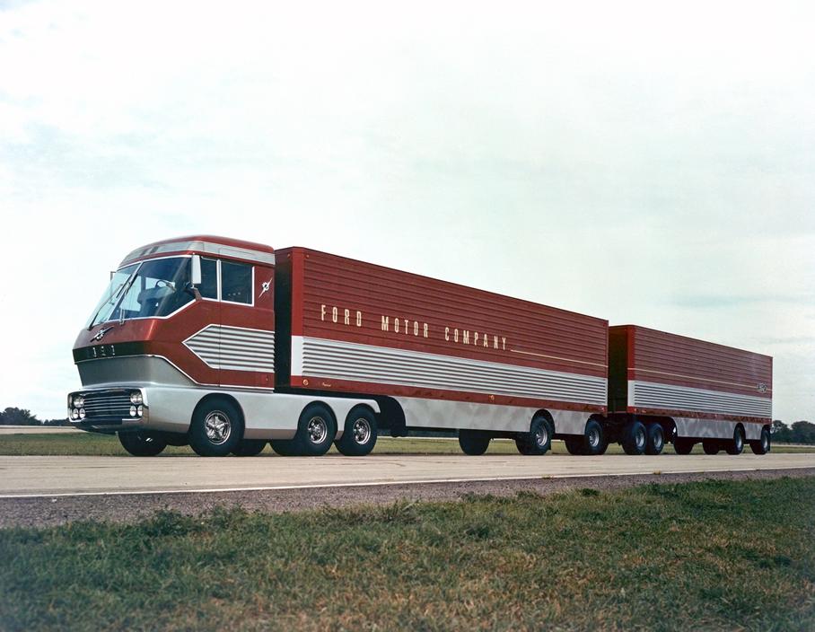 Официально прототип назывался Ford Gas Turbine Truck, однако все (включая представителей компании) называли грузовик Big Red («Большой Красный»).