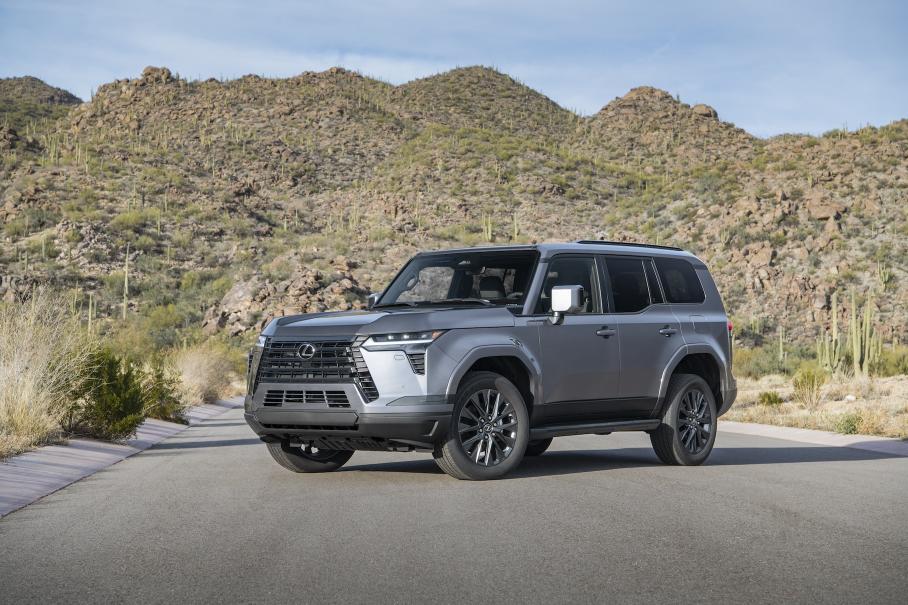 У владельцев новых Lexus GX машины плавятся на солцне