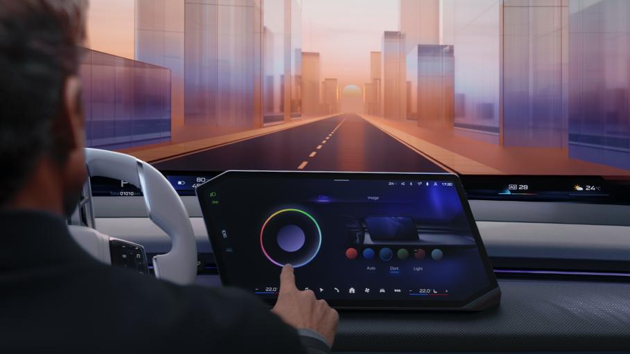 BMW представила новую систему iDrive с дисплеем на все лобовое стекло