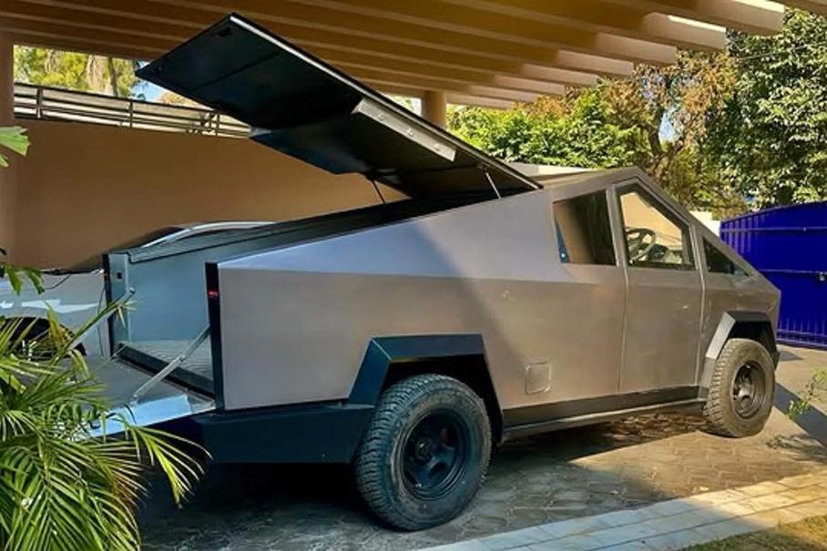 Пакистанский инженер создал копию Tesla Cybertruck за миллион рублей