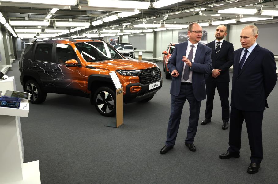 АвтоВАЗ показал макеты кроссоверов Lada B+ Cross и Т-134