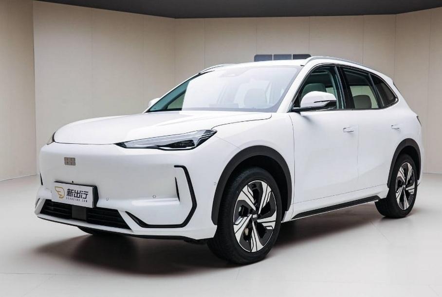 Ожидаемый в России кроссовер Geely установил рекорд продаж в КНР