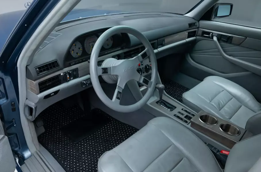 Уникальный Mercedes-Benz 500 SEL директора американского AMG пустят с молотка