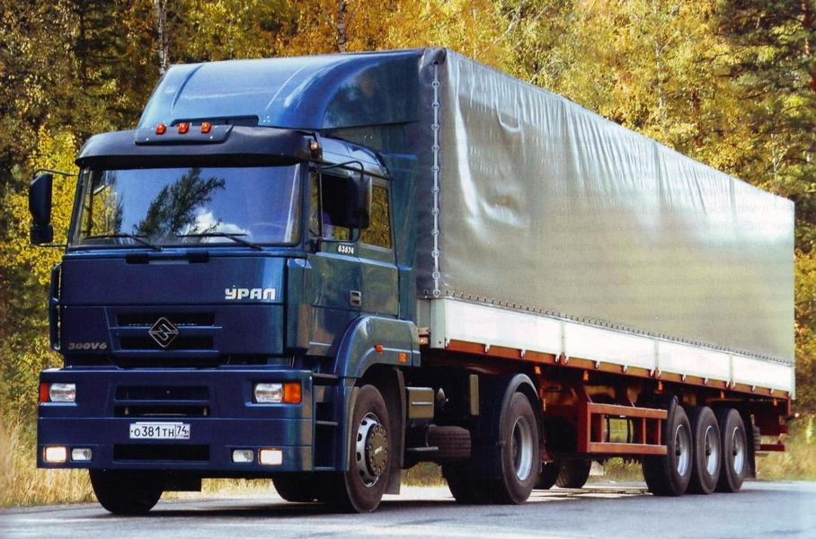 Тягач Урал с кабиной Iveco Turbotech родом из 1980-х