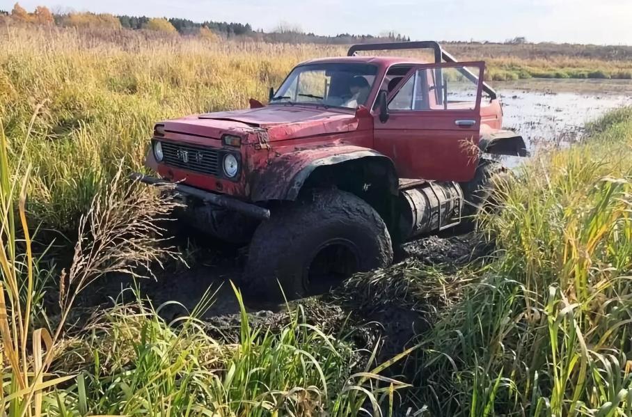 «Ниву» превратили в болотоход и продают за 1,5 миллиона рублей