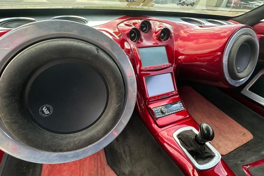 Посмотрите на самый «музыкальный» в мире Nissan с динамиком в руле