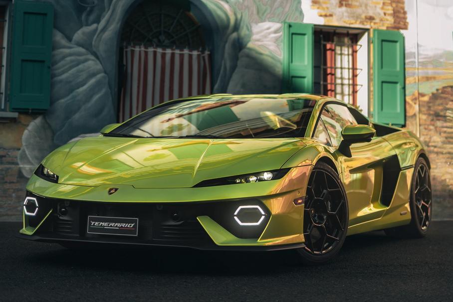 Lamborghini похвасталась рекордами доходов и продаж
