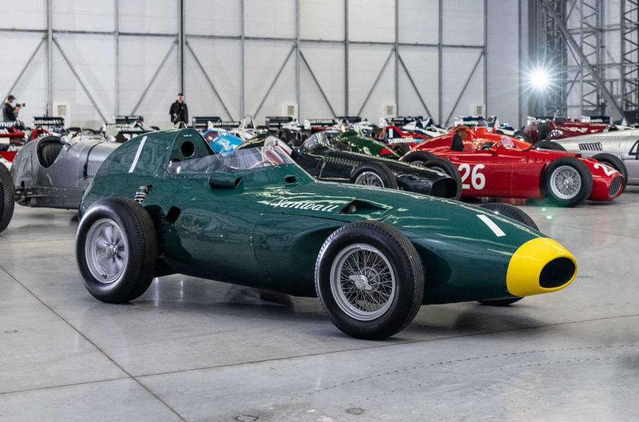 Команда Vanwall английского промышленника Тони Вандервелла (да, того самого, что готовил Ferrari «Thinwall Special») выиграла Кубок Конструкторов в 1958 году с машиной собственной разработки