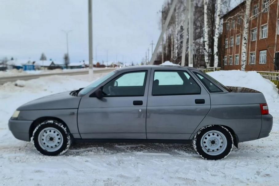 В продаже появился новый украинский ВАЗ-2110, стоявший в гараже 14 лет